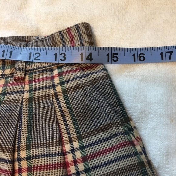 Talbots plaid shorts sz 12. Zipper button closure. 2 front pockets and 1 in back - Picture 7 of 8